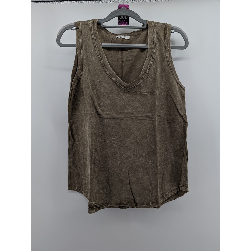Zenana Sleeveless Top Women Large Mocha NWT Crinkled Mineral Wash V Neck Tank